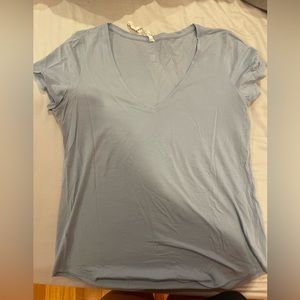 size eight lululemon top with a v neck in periwinkle